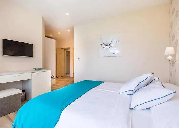 Apartments & Rooms Milcetic M